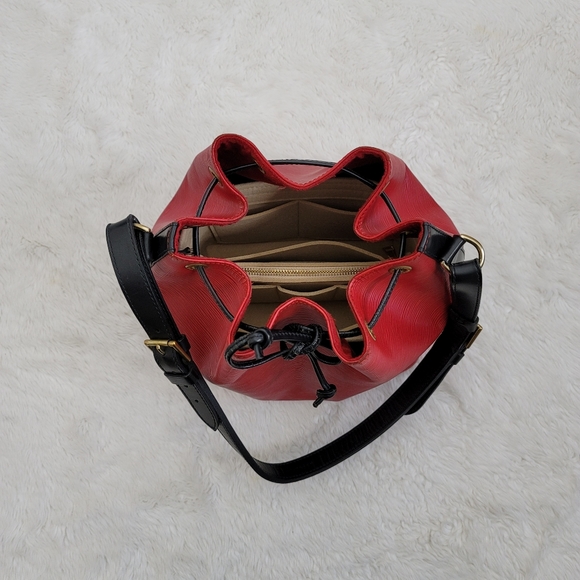 LOUIS VUITTON Bucket Petit Noe drawstring red/blk - Picture 5 of 13